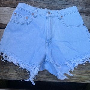 HIGH WAISTED LEVI 560 CUT OFF SHORTS
